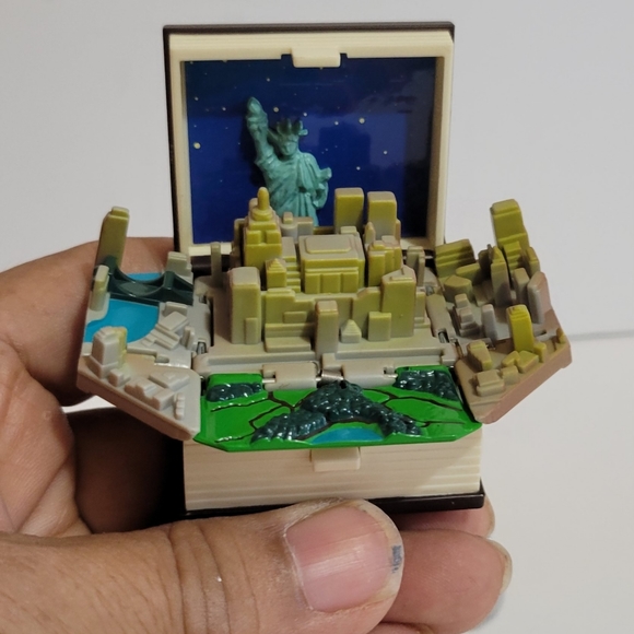 Takara | Accessories | Rare Takara New York Story Book Wtwin Towers ...